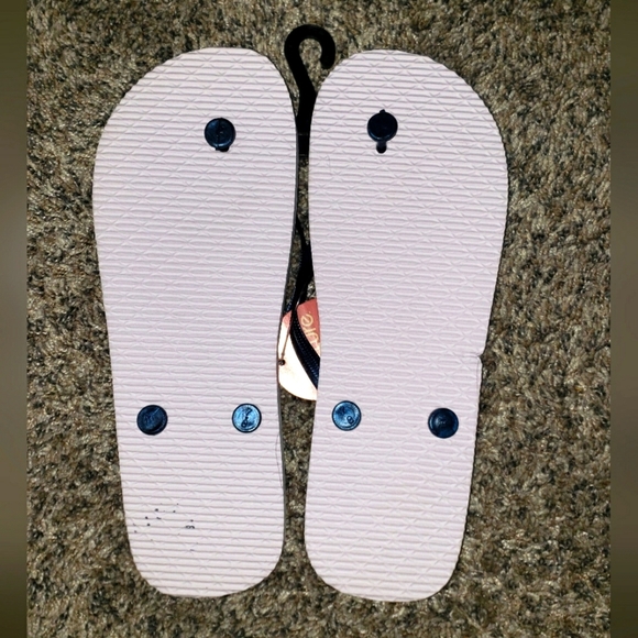 Juncture| NWT| Women's Flip Flops with Leaf Floral Print - Picture 4 of 4